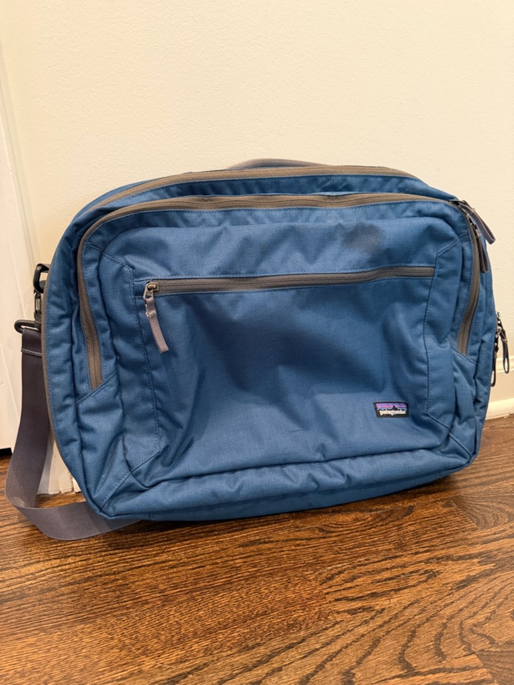 Patagonia Transport Shoulder Bag 26L messenger laptop travel bag - Picture 2 of 11